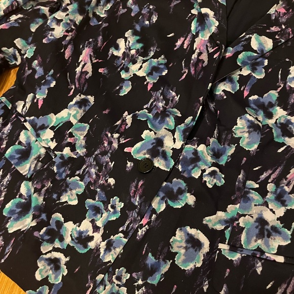 Blazer - Picture 5 of 6